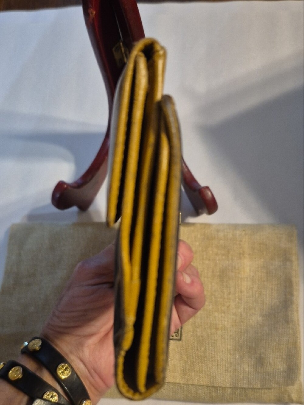 Gucci authentic Striped Wallet with Gold Tone Clasp - Picture 4 of 10